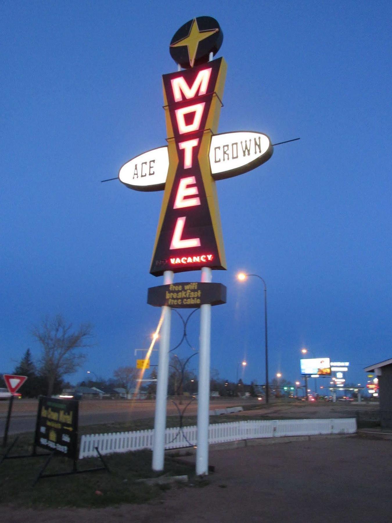 Ace Crown Motel Medicine Hat Exterior foto